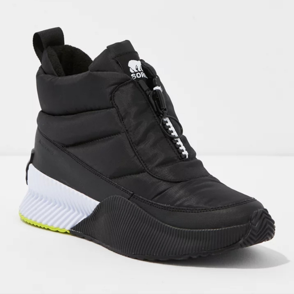 Sorel Black & White Quilted Winter Rain Boot Sneaker